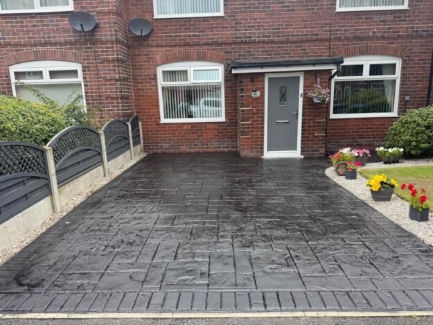 clean seal recolour imprinted concrete driveway in rochdale 02